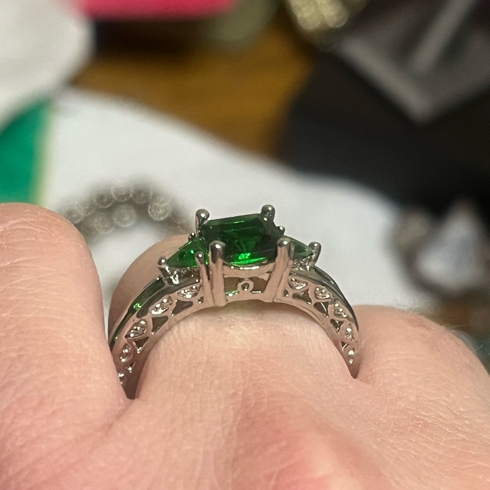 Modern Green Cocktail Ring - Picture 10 of 14